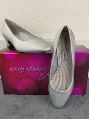 Easy Street Alive 5 Silver Dance Pumps